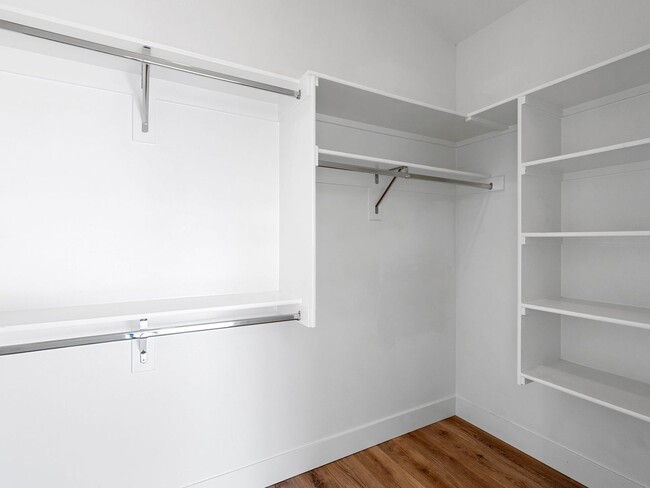 Building Photo - 4 bed/3.5 Bath Townhouse in Richmond Neighborhood, SE Portland