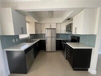 Building Photo - 2451 Lincoln St