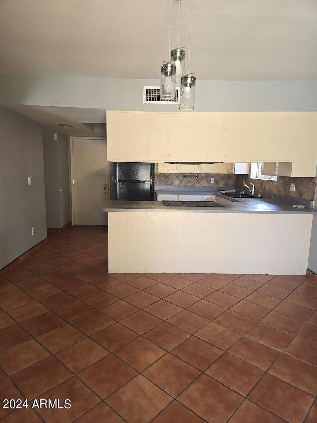 Building Photo - 949 Charles Dr