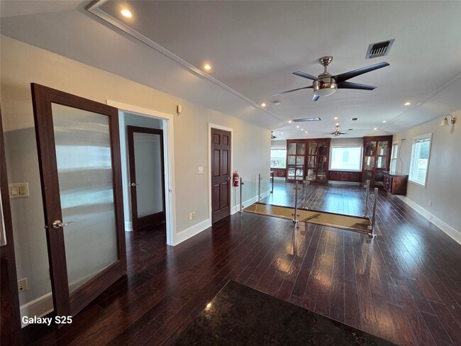 Building Photo - 446 Heights Blvd