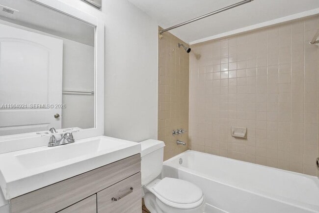 Building Photo - 351 Palm Way