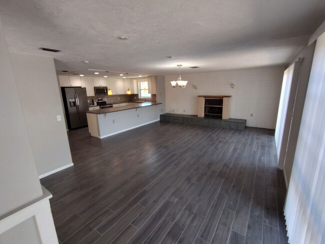 Building Photo - Coming Soon!!  Avaliable May 1, 2025 Spaci...