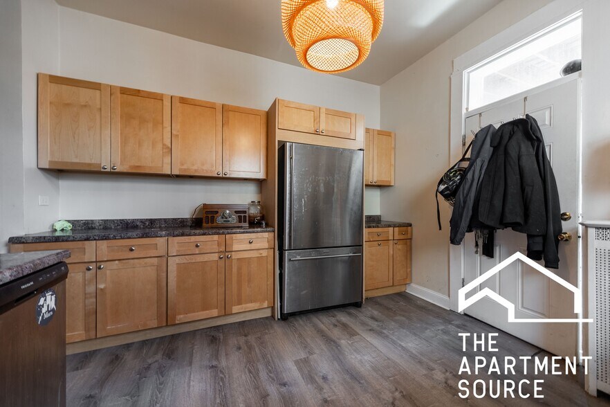 Building Photo - 3109 W Augusta Blvd