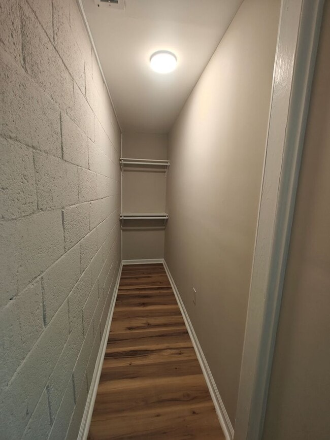 Building Photo - 2 bedroom home