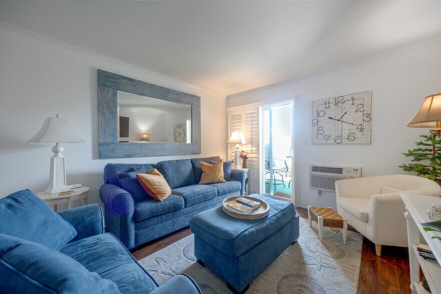 Building Photo - 1919 Spring St