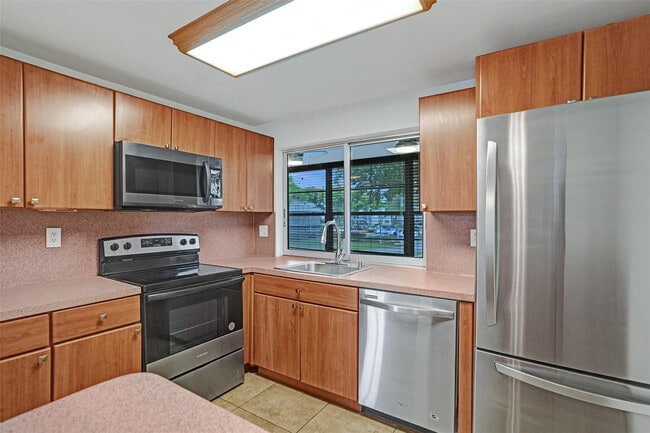 Building Photo - 9351 Lime Bay Blvd