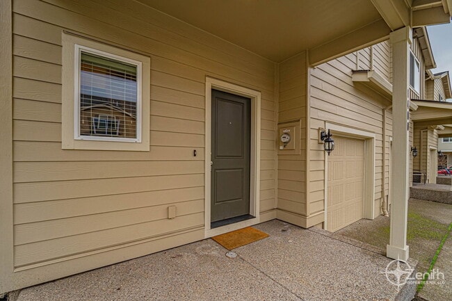 Building Photo - 1400 NE 85th Way