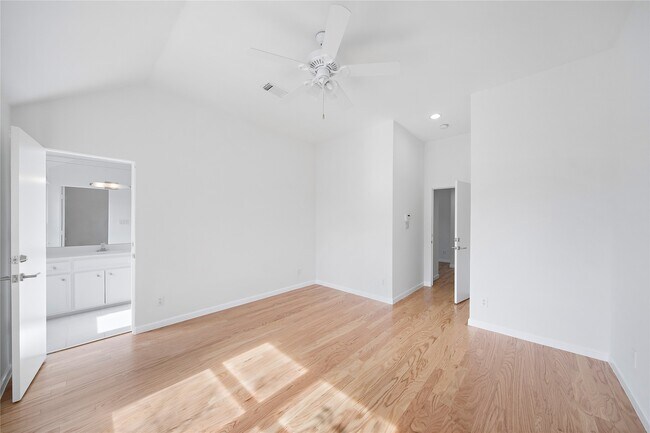 Building Photo - 2437 North Blvd