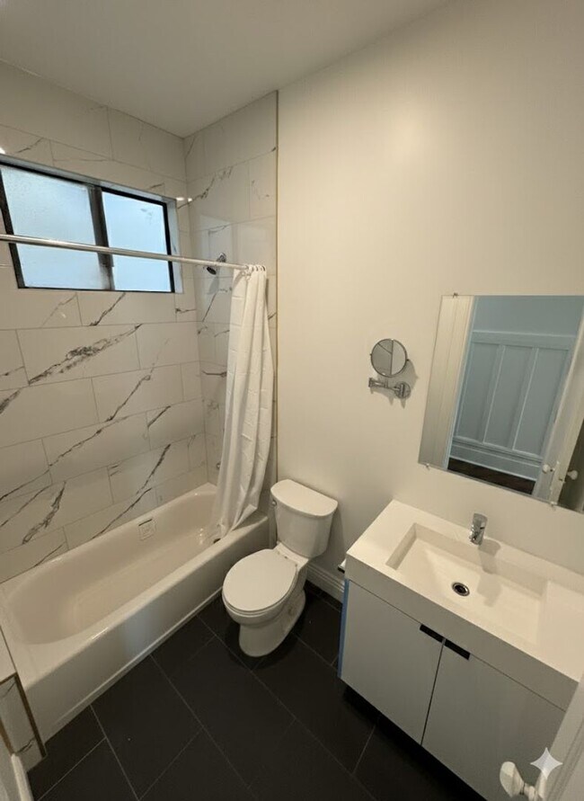 Building Photo - 1020-1024 Leavenworth Street