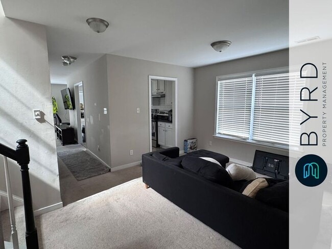 Building Photo - 115 E 14th St