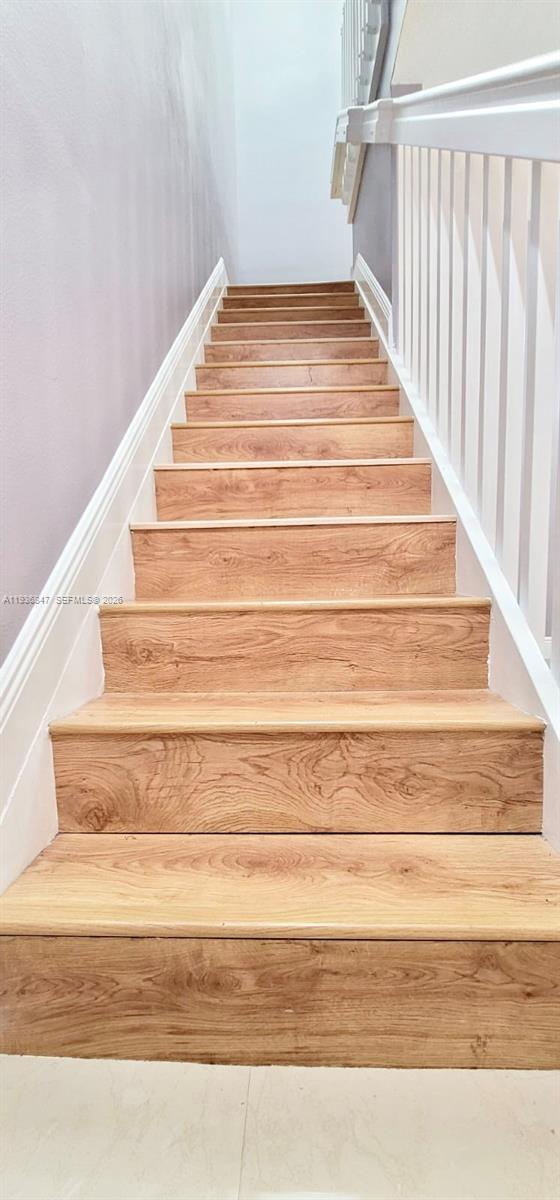 Building Photo - 1005 NE 42nd Pl