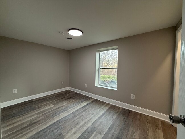 Building Photo - Old Tusculum Rd Apartments