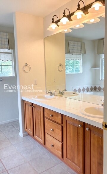 Building Photo - 6238 Westchase Rd
