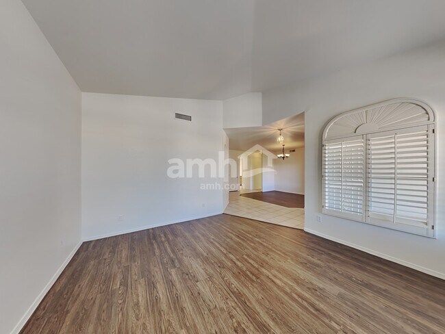 Building Photo - 13381 W Wilshire Dr