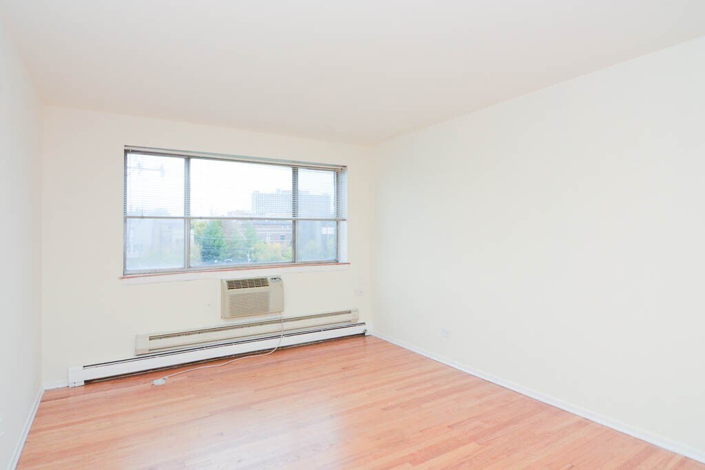 Building Photo - 665 W Wrightwood Ave