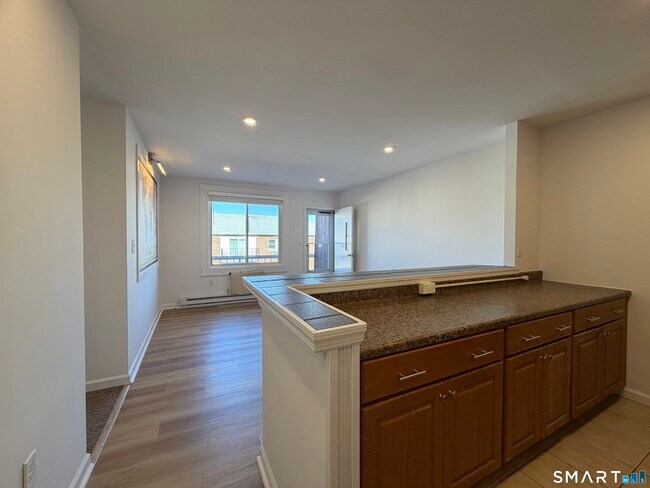 Building Photo - 69 Cove Rd