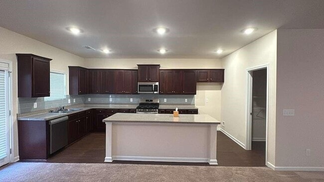 Building Photo - 105 Berry Dr