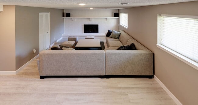 Building Photo - Spacious 4-Bedroom Home with Private Backy...