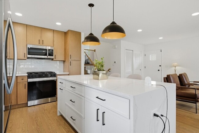 Building Photo - 9536 Tripp Ave