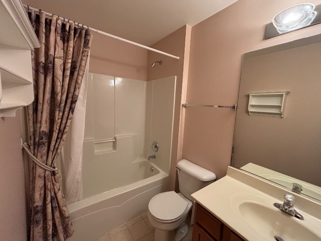 Building Photo - 24118 Walnut Cir