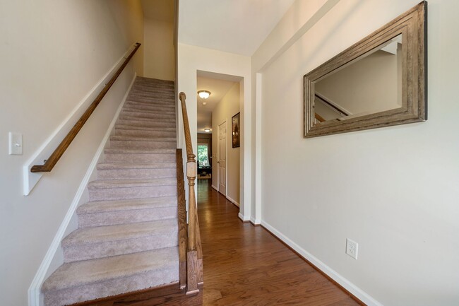 Building Photo - 3bed/2.5 bath Townhouse Near NCCU & Southpoint Mall!