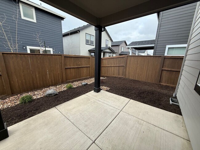 Building Photo - Brand New Stunning 5 Bed/3 Bath Home - Steven's Ranch