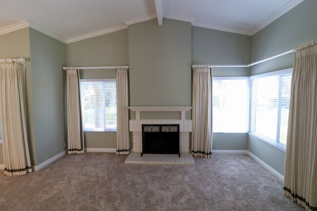 Building Photo - 1050 Pacifica Dr