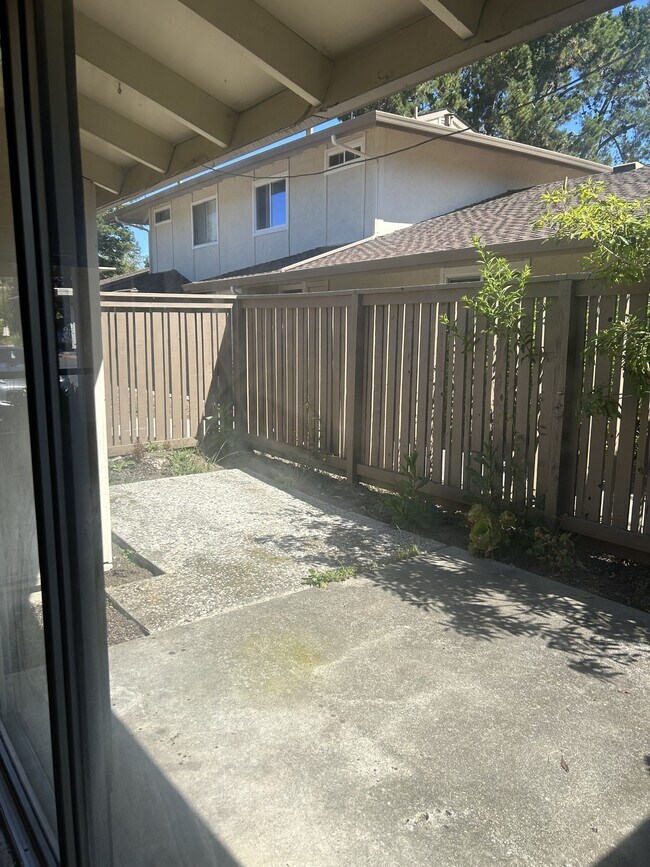 Building Photo - 158 Castillion Terrace