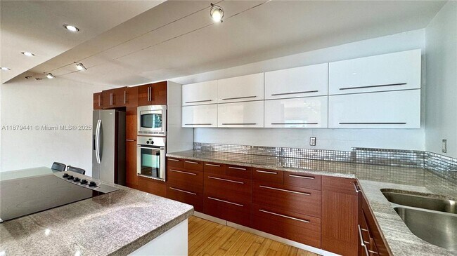 Building Photo - 947 Lenox Ave.