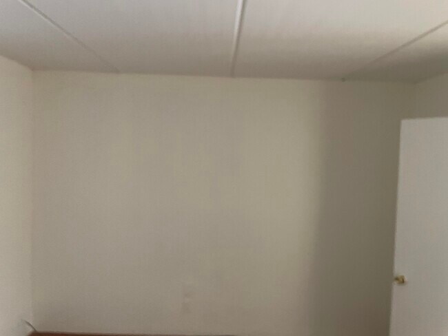 Building Photo - 100 Village Green Cir E