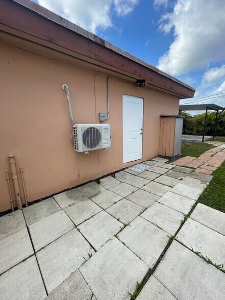 Building Photo - 11375 SW 45th St