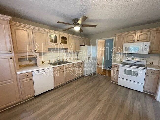 Building Photo - 284 Longmeadow Dr