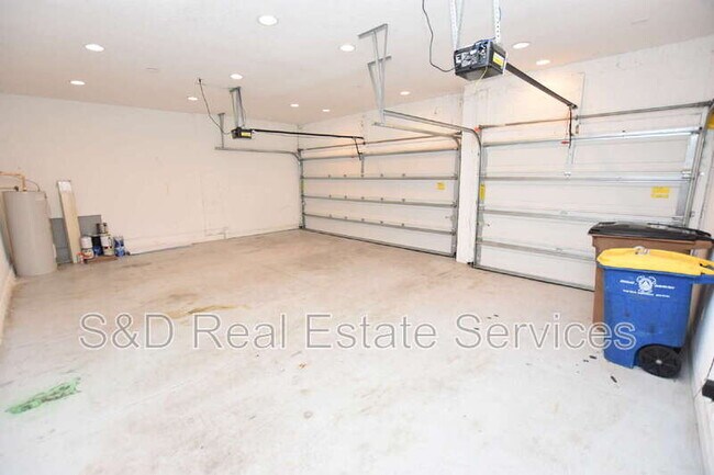 Building Photo - 1977 Wind Meadows Dr