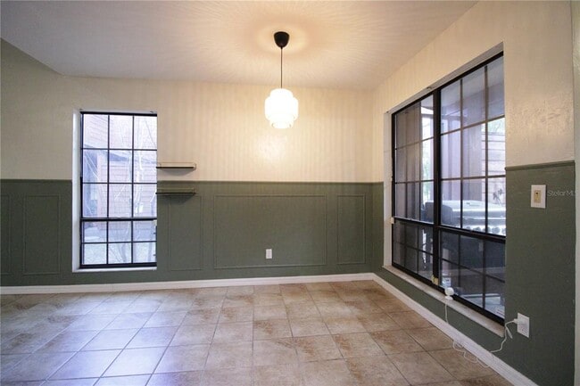 Building Photo - 900 SW 62nd Blvd