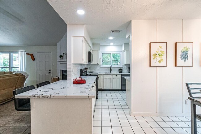 Building Photo - 21306 Castlemont Ln
