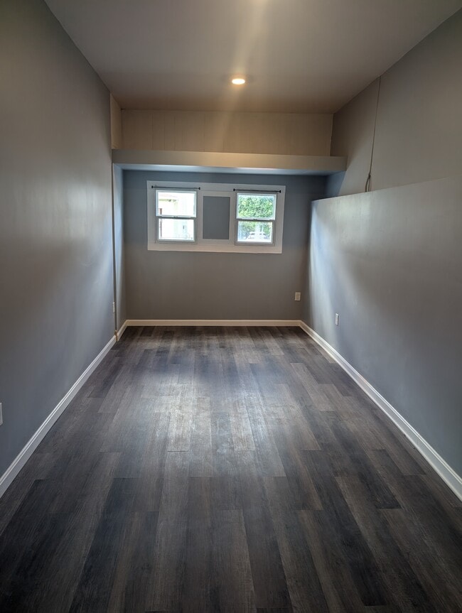 Bedroom 1 - 10 Wall St