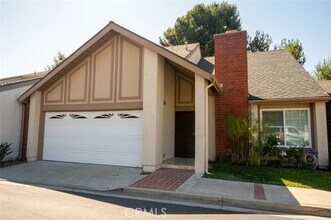 Building Photo - 8 Monarch