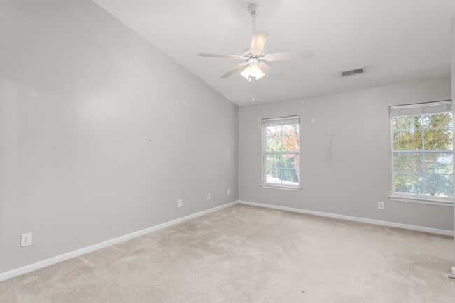 Building Photo - **Charming 2/2.5 Burlington Townhome**