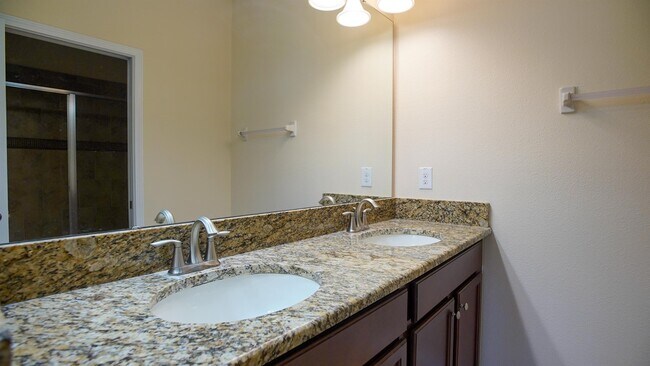 Building Photo - 1528 Moon Valley Dr