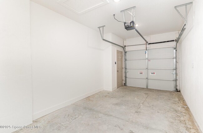 Building Photo - 1605 Par St NE