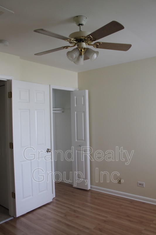 Building Photo - 440 Meadow Green Ln