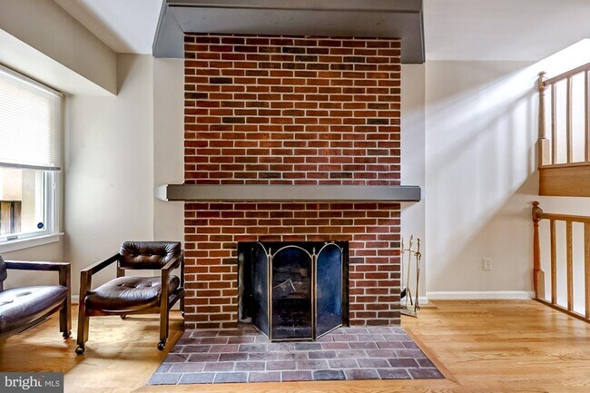 Building Photo - 13 E Henrietta St