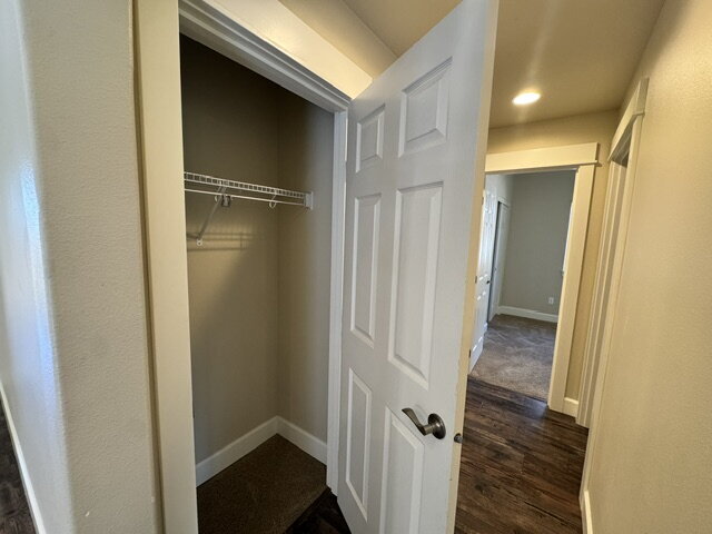 Building Photo - 3 Bed / 2 Bath near Pine Nursery Park — Grass Park Next Door, Private Community Pool