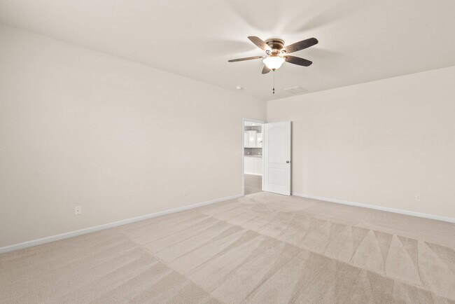 Building Photo - 3 Bedroom Home in Belmont!