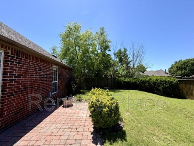 Building Photo - 3004 S Tamarack Ave