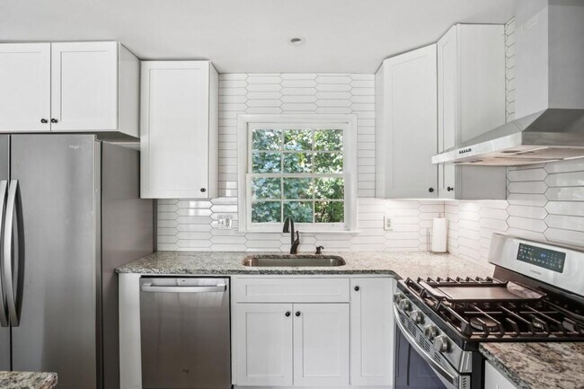Building Photo - 2647 Hatfield Cir SE