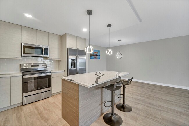 Building Photo - 350 Plum Creek Dr
