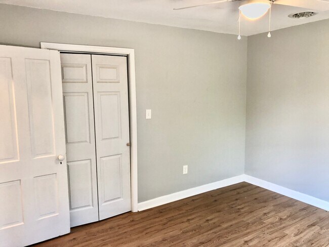 Building Photo - 1709 Everett St