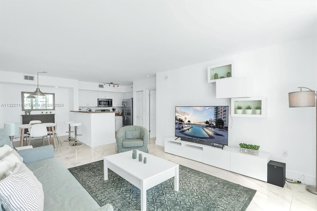 Building Photo - 1155 Brickell Bay Dr
