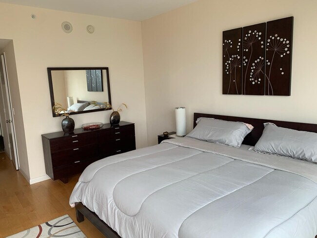 Building Photo - 333 Las Olas Way